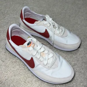 Nike Waffle Trainer 2 boys youth 6 tennis shoes NWOT white red black