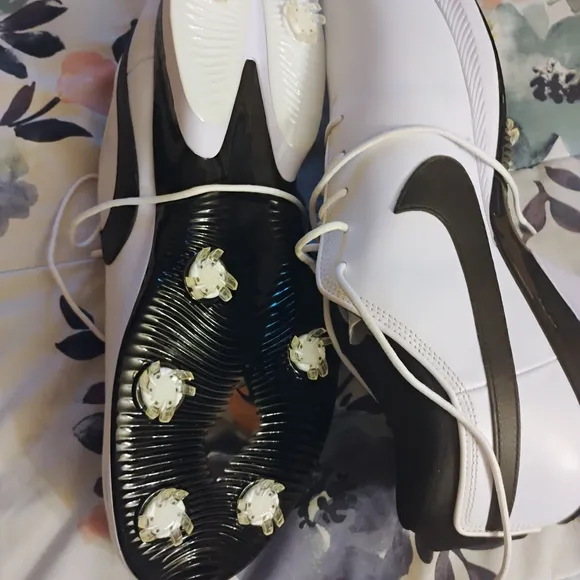 Nike White and Black Athletic Shoes with Sleek Design