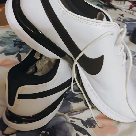 Nike White and Black Athletic Shoes with Sleek Design