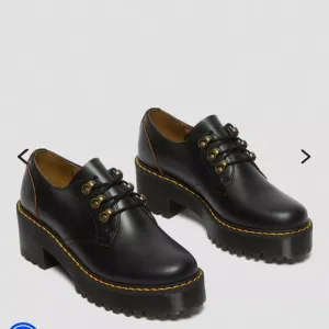 NWOT ✨ Dr Martens Leather Leona Lo Vintage Leather Heeled Shoes Size 9