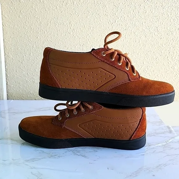 NWOT Etnies Brandon Semenuk Skateboard Shoes.