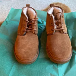 NWOT Men UGG Boots in Size 11.