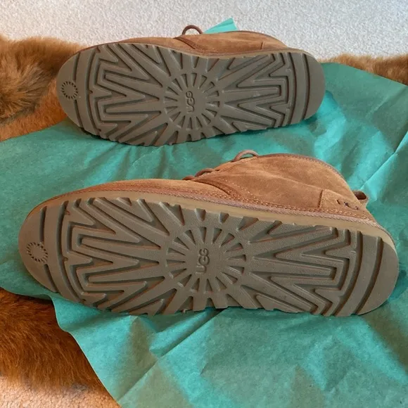 NWOT Men UGG Boots in Size 11.
