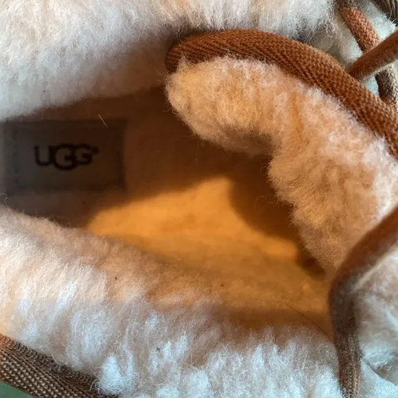 NWOT Men UGG Boots in Size 11.