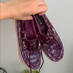 NWOT Never Been Worn Girls Size 4 Sperry Shoe