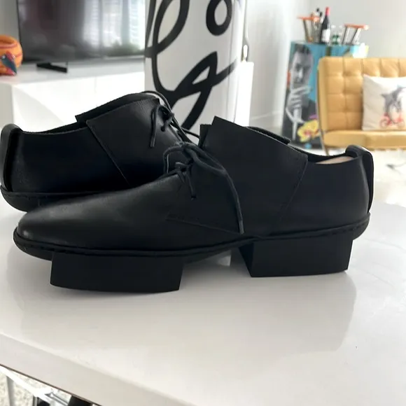 NWOT- Trippen's ( Germany) MENS -take on the classic oxford, 43 size