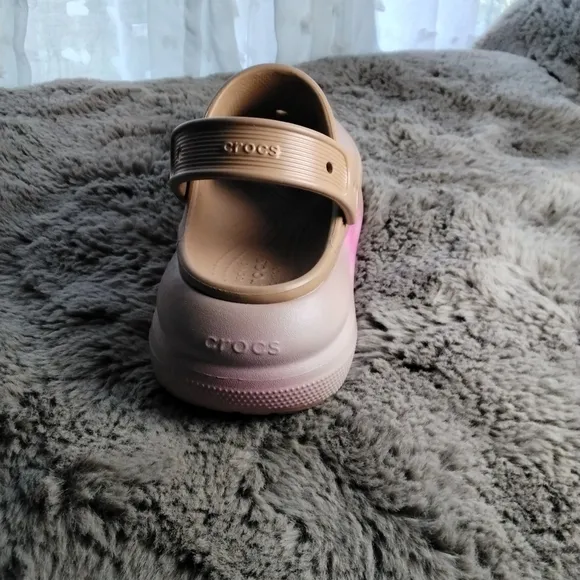 NWT. Classic Crush Clog Shoes Cork/ Dip.‎ 8