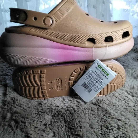 NWT. Classic Crush Clog Shoes Cork/ Dip.‎ 8