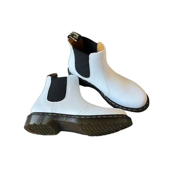 NWT!! DOC MARTENS-WOMEN’S 2976 ALL WHITECANVAS SMOOTH LEATHER CHELSEA BOOTS 10
