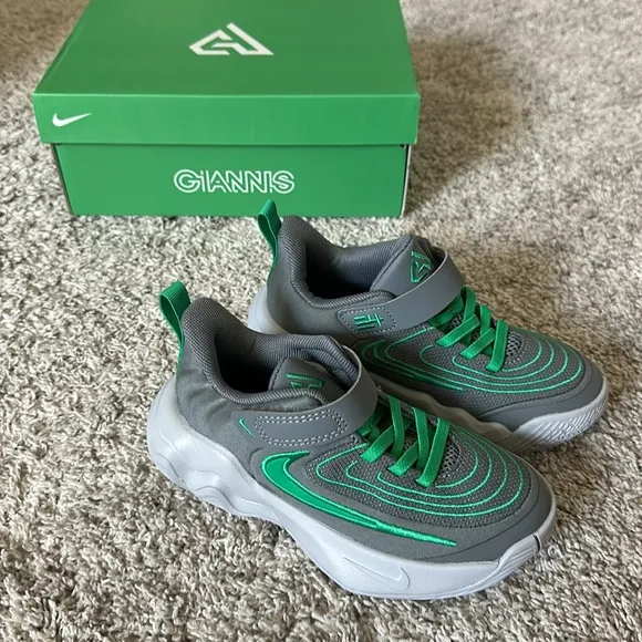 NWT Nike Kids Giannis Immortality 4 Basketball Shoes