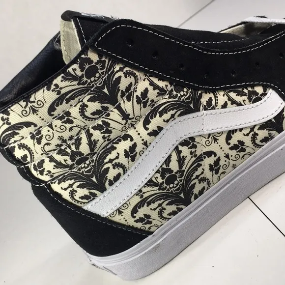 NWT Vans SK8 Hi Top Skateboard Shoes with Skull Tapestry Pattern Men’s 10