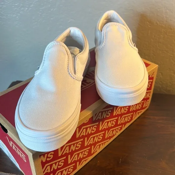 NWT Vans Unisex-Child Classic Slip-On Core kids size 1.5