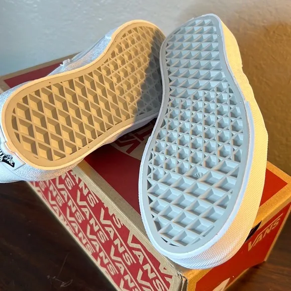 NWT Vans Unisex-Child Classic Slip-On Core kids size 1.5