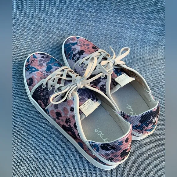 OluKai Pehuea Li Cloudy Women Sz 9.5 Casual Sneakers Mesh Convertible Shoes