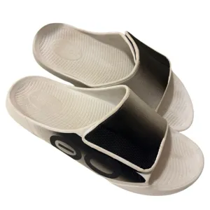 OOFOS OOahh Sport Flex Slide Sandals. In great conditions