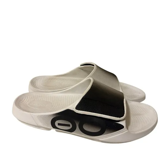 OOFOS OOahh Sport Flex Slide Sandals. In great conditions