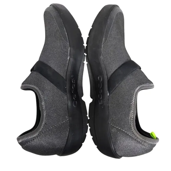 OOFOS OOmg eeZee Low Shoes Women 7.5 Gray Black Slip-On