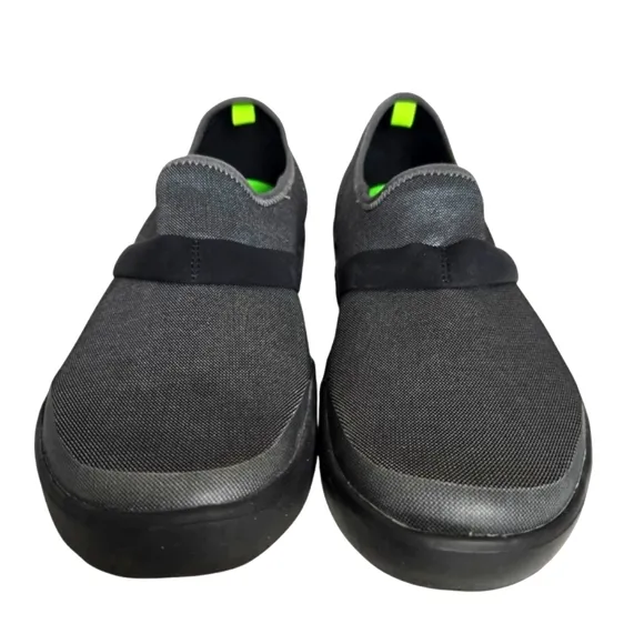 OOFOS OOmg eeZee Low Shoes Women 7.5 Gray Black Slip-On