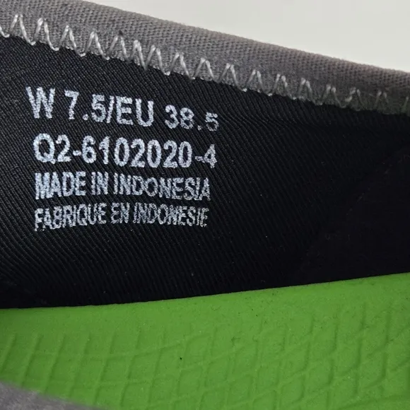 OOFOS OOmg eeZee Low Shoes Women 7.5 Gray Black Slip-On