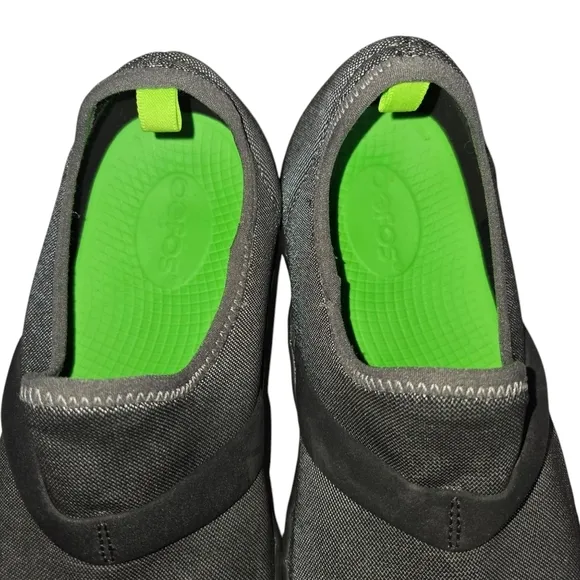 OOFOS OOmg eeZee Low Shoes Women 7.5 Gray Black Slip-On