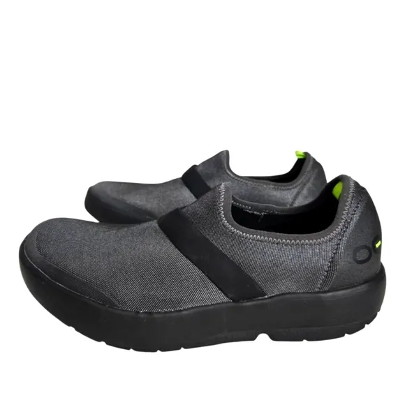 OOFOS OOmg eeZee Low Shoes Women 7.5 Gray Black Slip-On