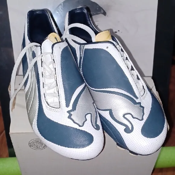 Puma Blue and White Athletic Shoes with Sleek Design