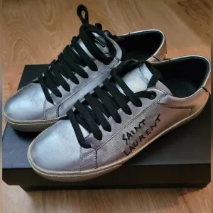 Saint Laurent  Court Classic shoes metallic silver **Read details**