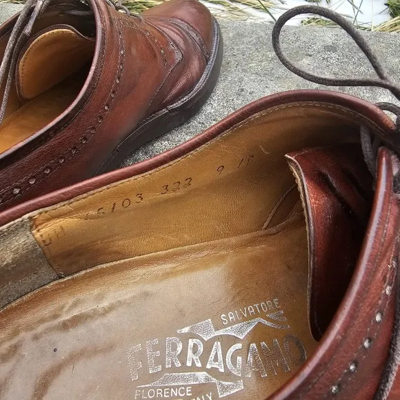 Salvatore Ferragamo 9 B Brown Leather Oxford Lace Up Cap Toe Dress Shoe Classic