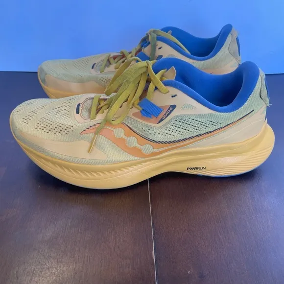 Saucony Women's Guide 15 Running Shoes size 9.5