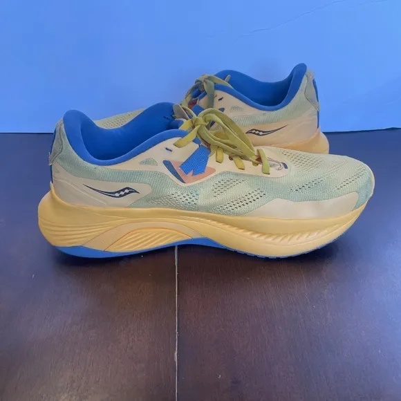Saucony Women's Guide 15 Running Shoes size 9.5