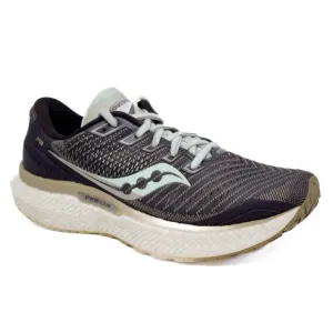 Saucony Women’s Triumph 18, Gray Running Shoes, Size 7.5