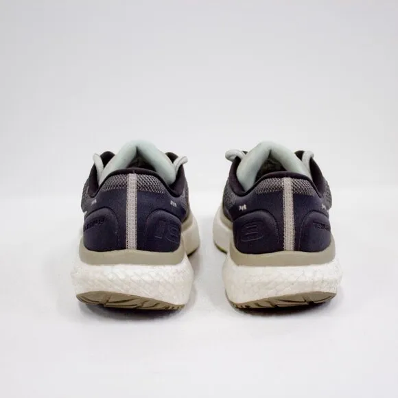 Saucony Women’s Triumph 18, Gray Running Shoes, Size 7.5