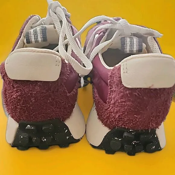 SeaVees Acorn Trainer Women’s 8 Deep Red Excellent Shoes Excellent Condition