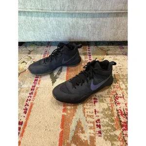 Size 10.5 - Nike Zoom Rev 2017 Black‎ Gum Mens