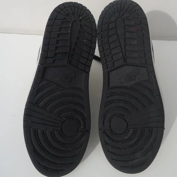 SIZE 3Y. NIKE AIR JORDAN 1 retro high  sneakers shoes.