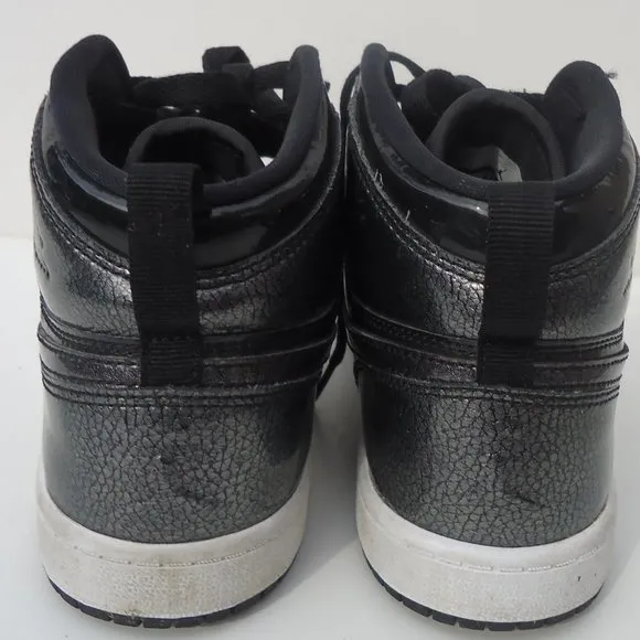 SIZE 3Y. NIKE AIR JORDAN 1 retro high  sneakers shoes.