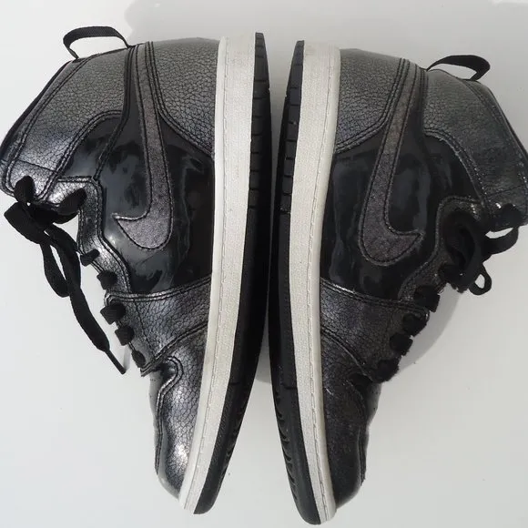 SIZE 3Y. NIKE AIR JORDAN 1 retro high  sneakers shoes.