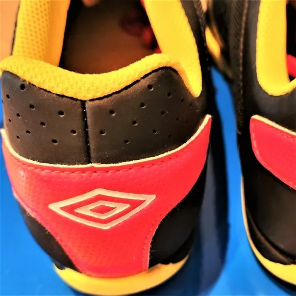 Soccer shoes Men NWT Umbro Indoor futsal 9 Samba 80427U DISCOUNT SHIPPING Black