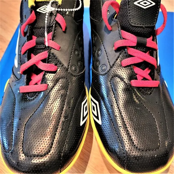 Soccer shoes Men NWT Umbro Indoor futsal 9 Samba 80427U DISCOUNT SHIPPING Black