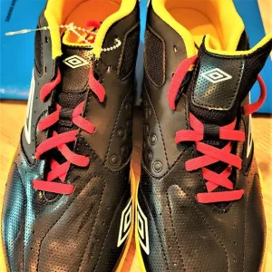 Soccer shoes Men NWT Umbro Indoor futsal 9 Samba 80427U DISCOUNT SHIPPING Black