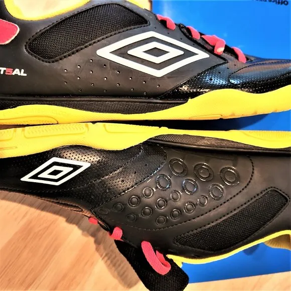 Soccer shoes Men NWT Umbro Indoor futsal 9 Samba 80427U DISCOUNT SHIPPING Black