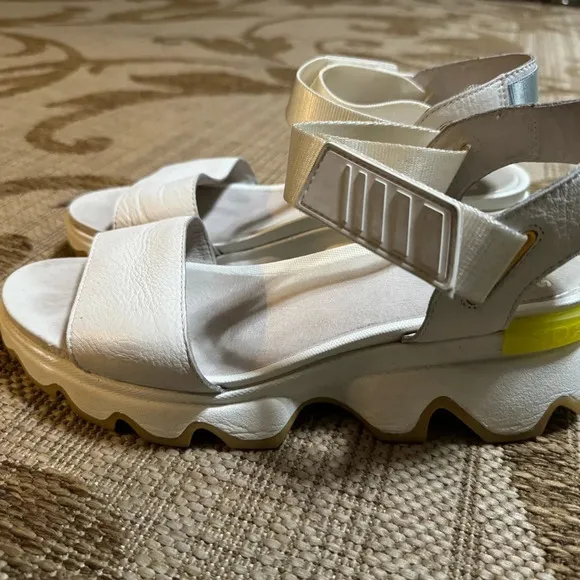 Sorel Kinetic Sandals, size 9.5 LIKE NEW!
