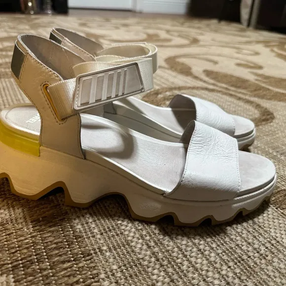 Sorel Kinetic Sandals, size 9.5 LIKE NEW!