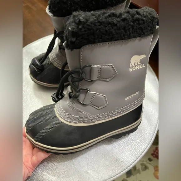 Sorel Yoot Pac Kids Waterproof insulated snow boots SZ 10 QUARRY/BLK