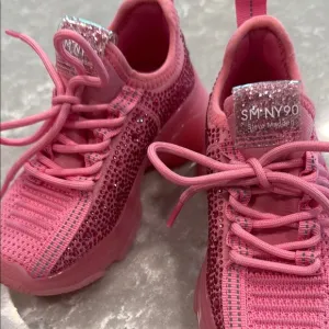Steve Madden Neon Pink Rhinestone Sparkle Knit SM NY90 Sneakers EUC