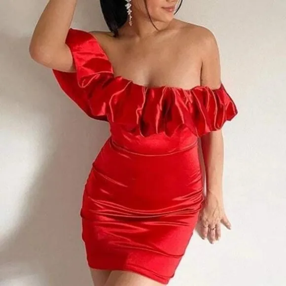 Stunning off the shoulder red mini bodycon Dress Chic classy event red carpet