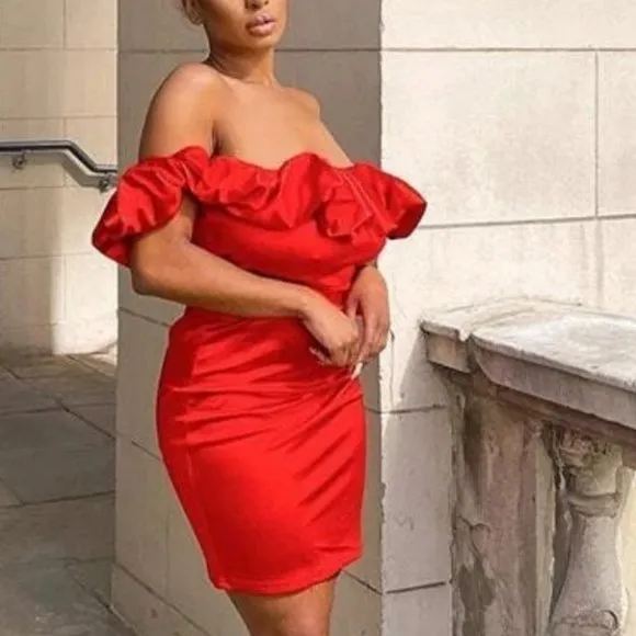 Stunning off the shoulder red mini bodycon Dress Chic classy event red carpet