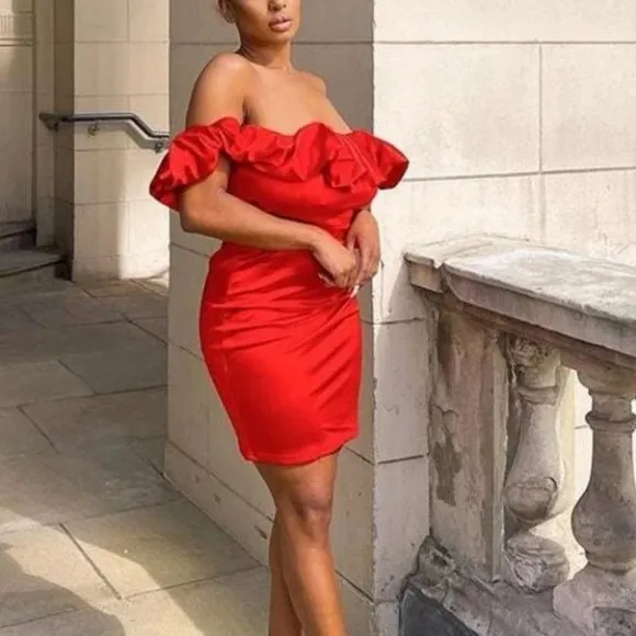 Stunning off the shoulder red mini bodycon Dress Chic classy event red carpet