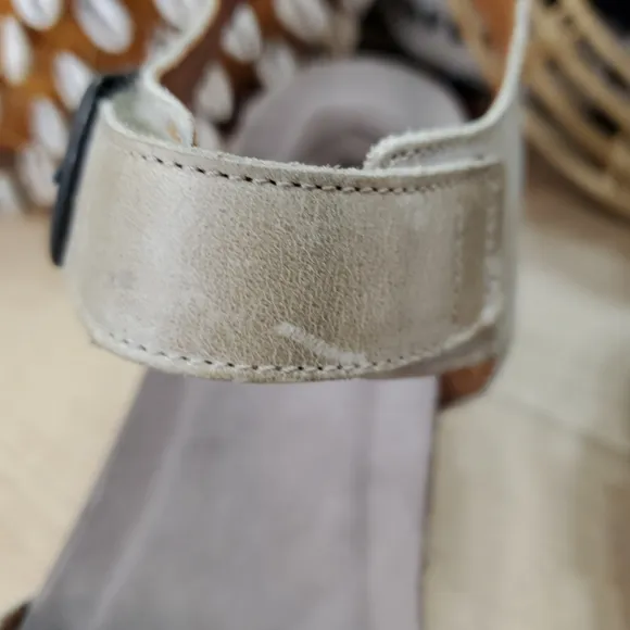 Taos Women's 9-9.5/40 Buckle Up Wedge Sandals Stone Leather Ankle Strap Comfort