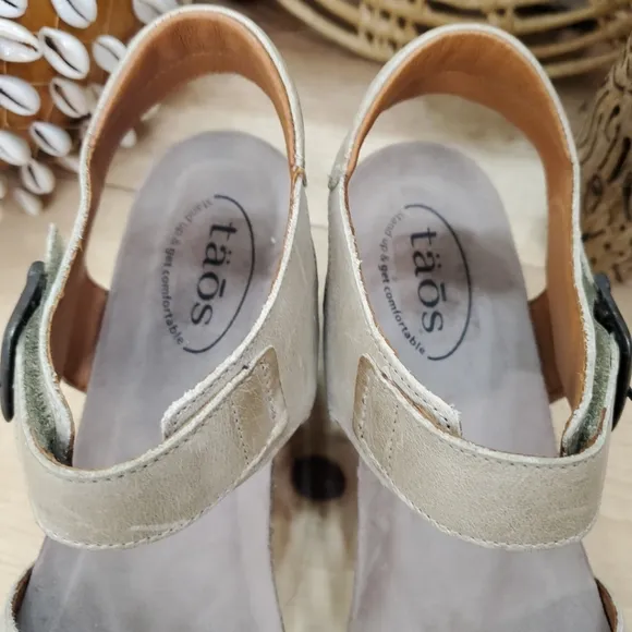 Taos Women's 9-9.5/40 Buckle Up Wedge Sandals Stone Leather Ankle Strap Comfort